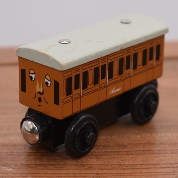 Annie Passenger Coach Car 2003 - Thomas Friends Wooden Railway Train Tank - GUC - Picture 1 of 6